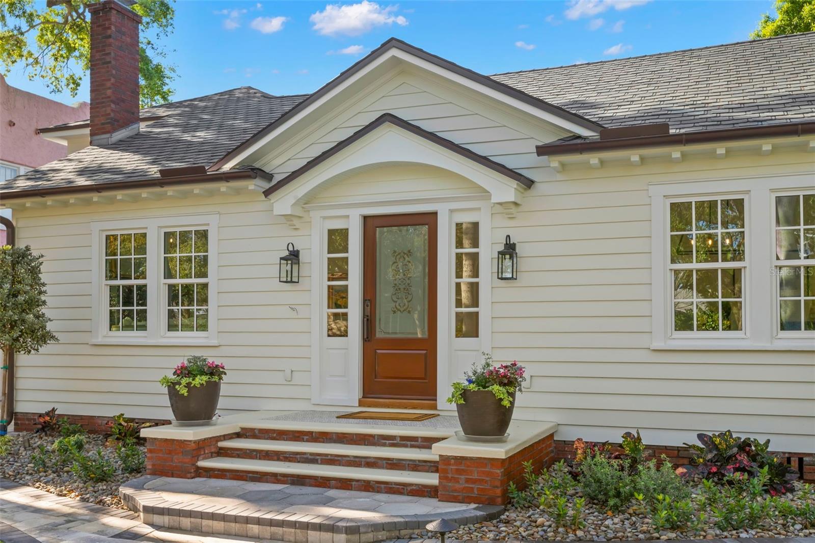 Listing photo id 4 for 346 16th Avenue Ne