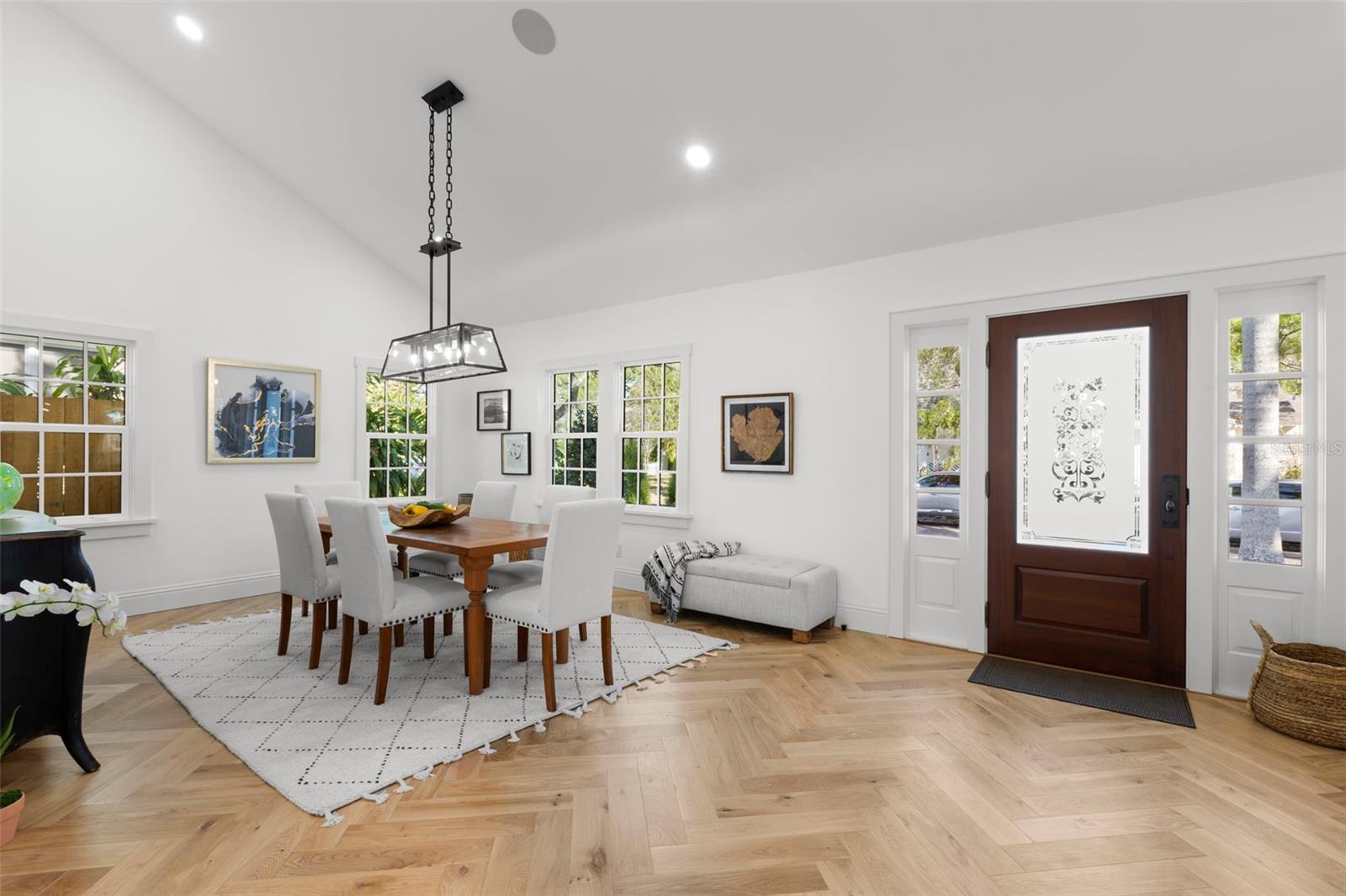 Listing photo id 5 for 346 16th Avenue Ne