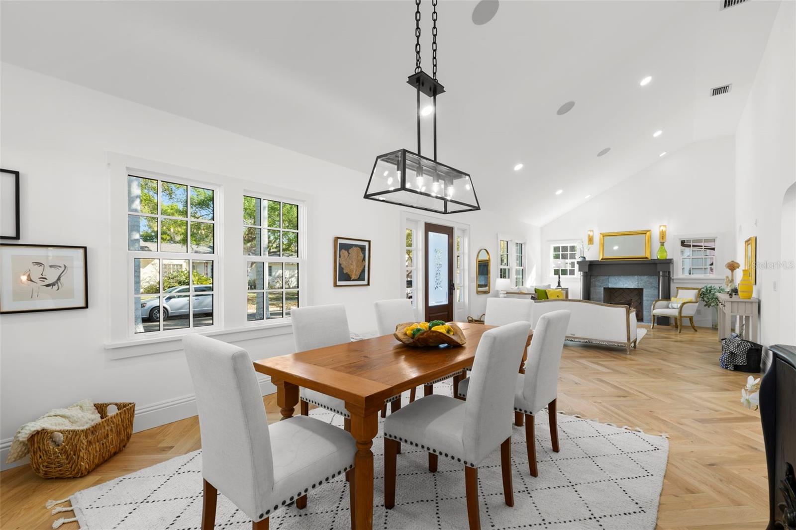 Listing photo id 6 for 346 16th Avenue Ne