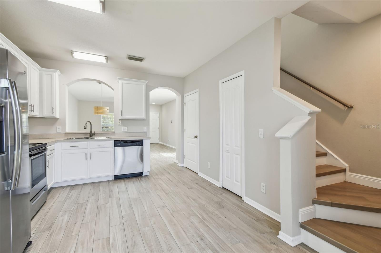 Image 10 of 29 For 16227 Swan View Circle