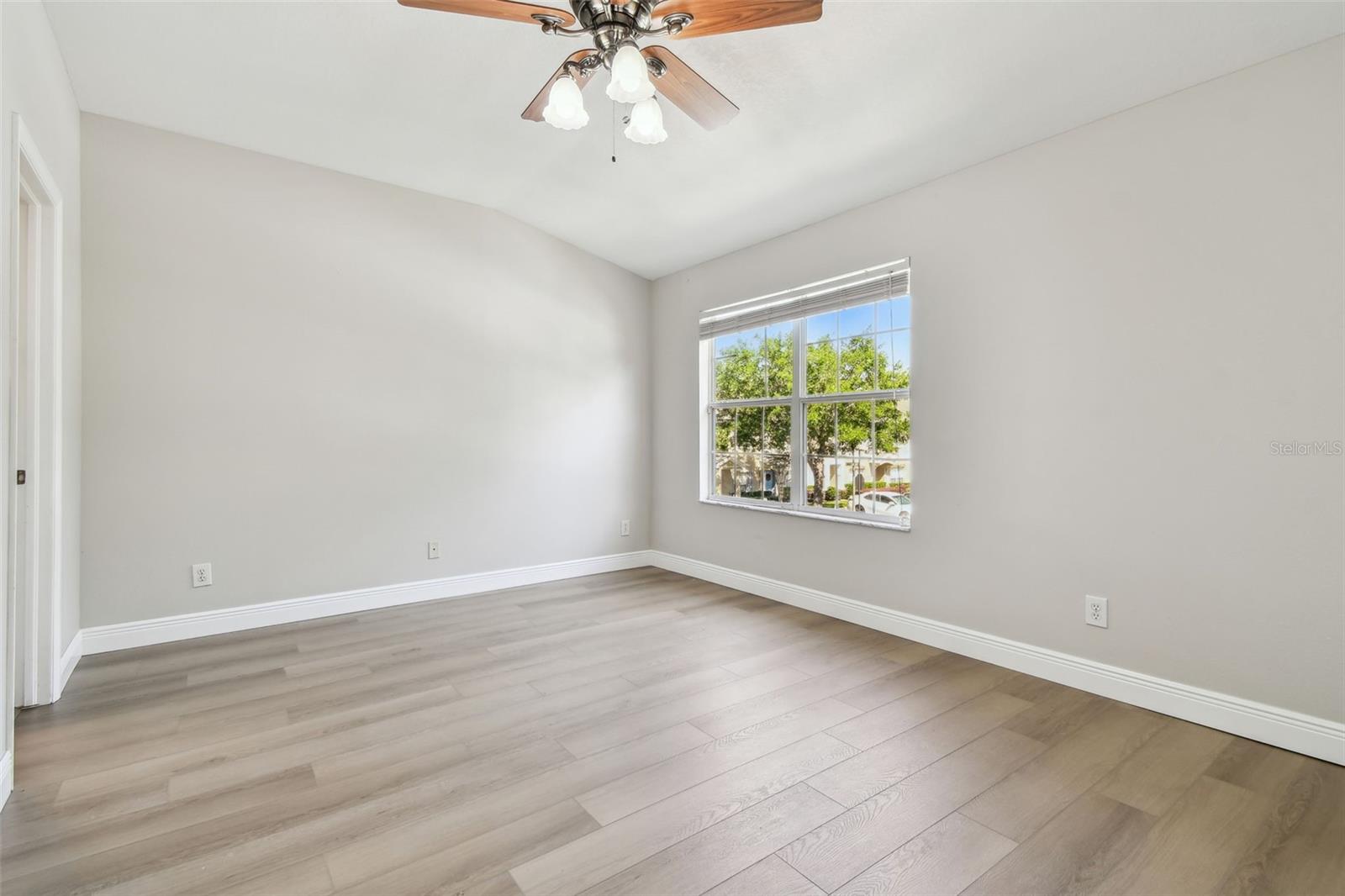 Image 13 of 29 For 16227 Swan View Circle