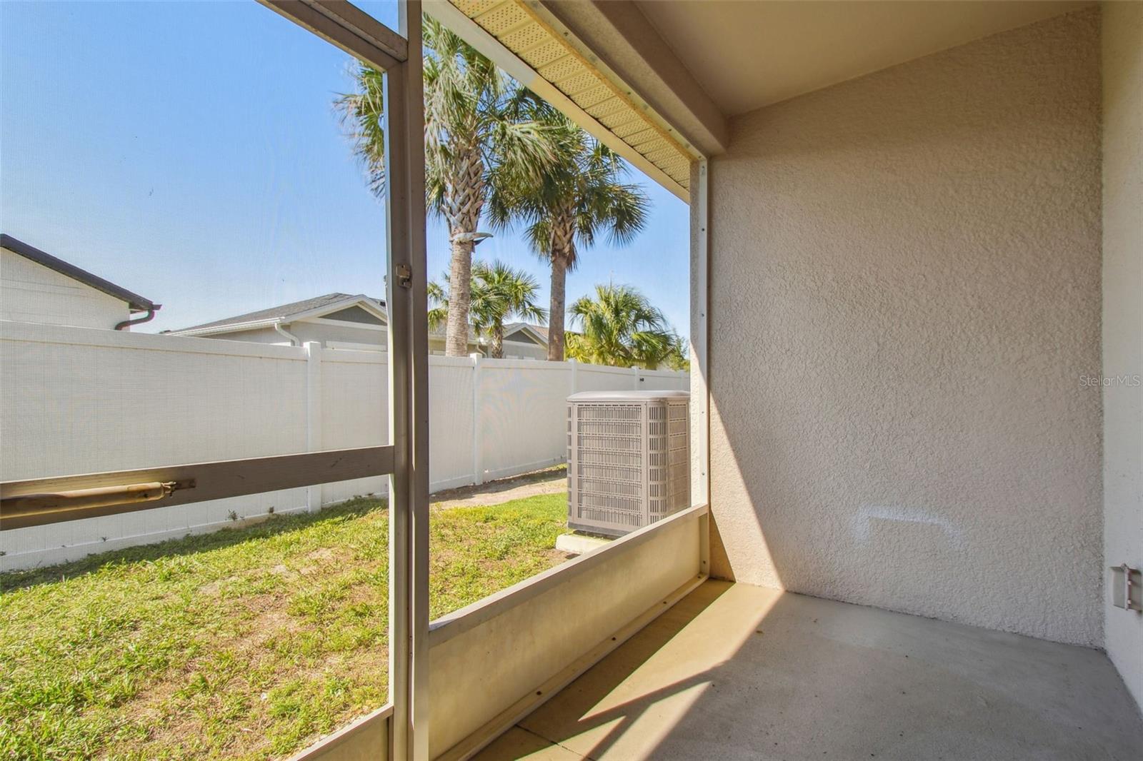 Image 21 of 29 For 16227 Swan View Circle