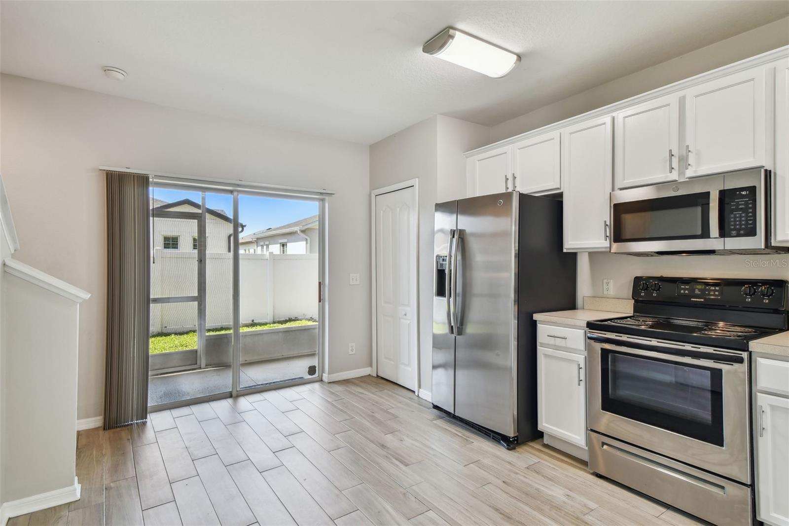 Image 9 of 29 For 16227 Swan View Circle