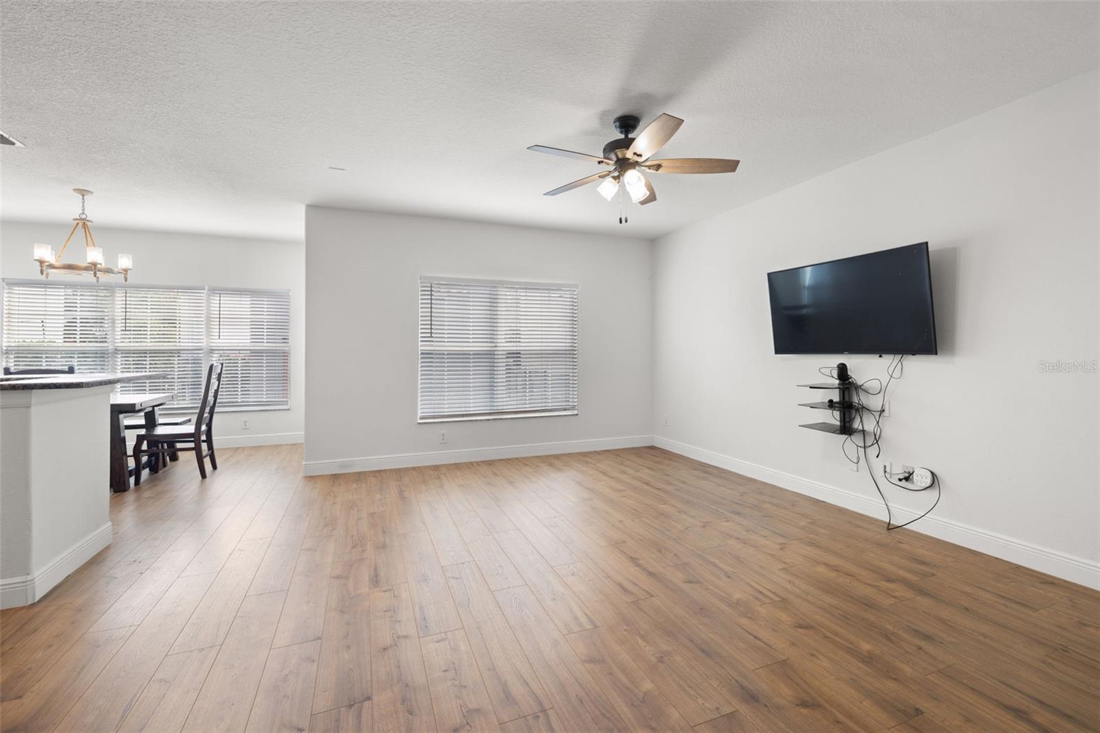 Image 15 of 56 For 5950 Beaconpark Street