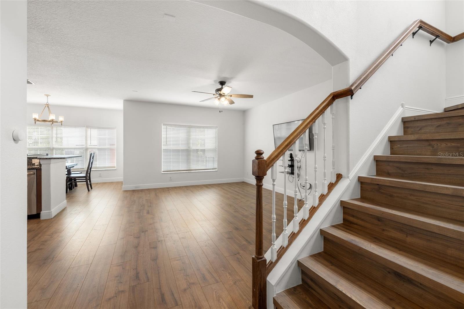 Image 16 of 56 For 5950 Beaconpark Street