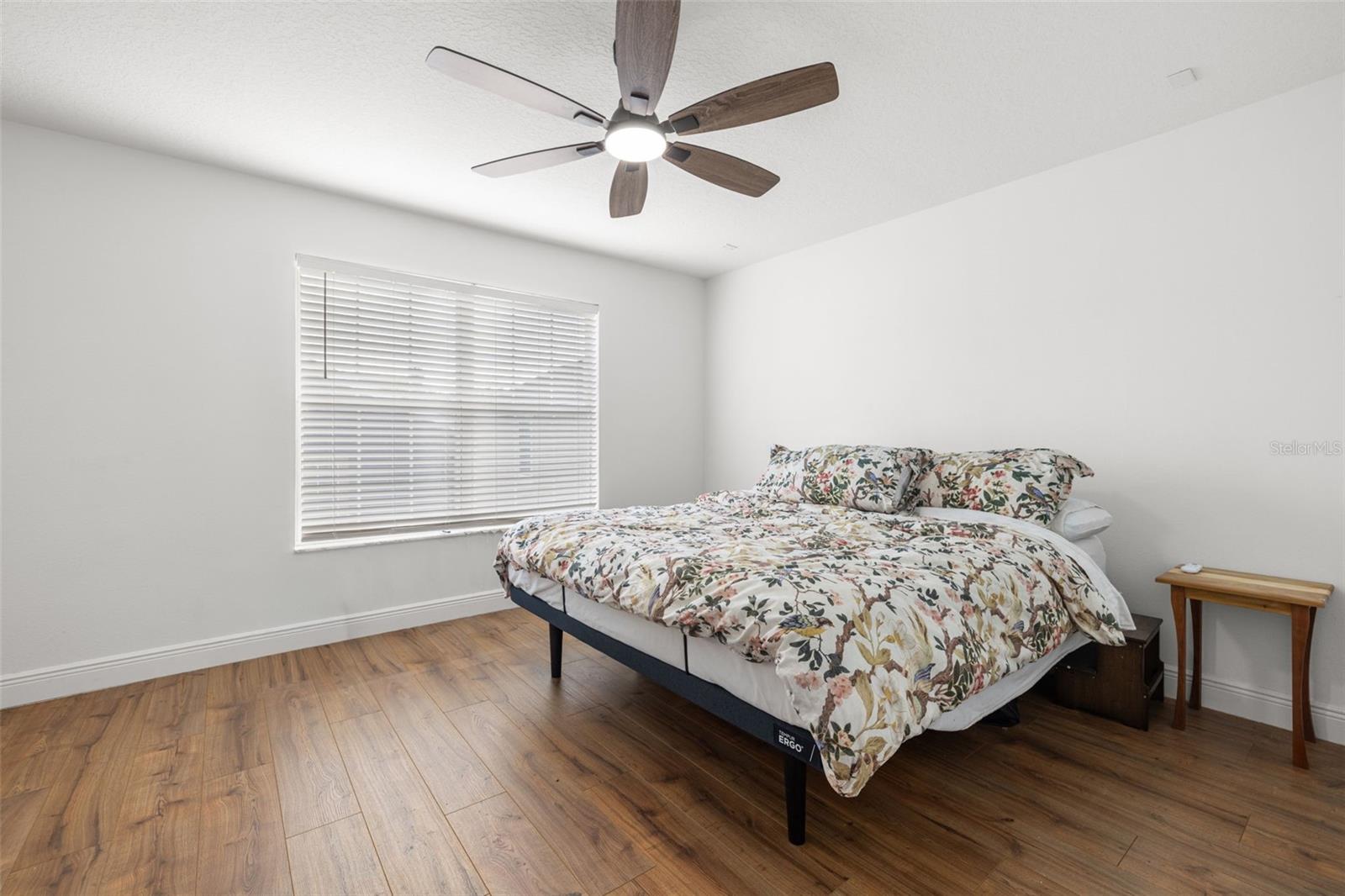 Image 21 of 56 For 5950 Beaconpark Street