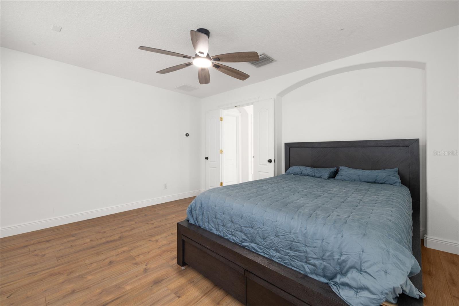 Image 27 of 56 For 5950 Beaconpark Street