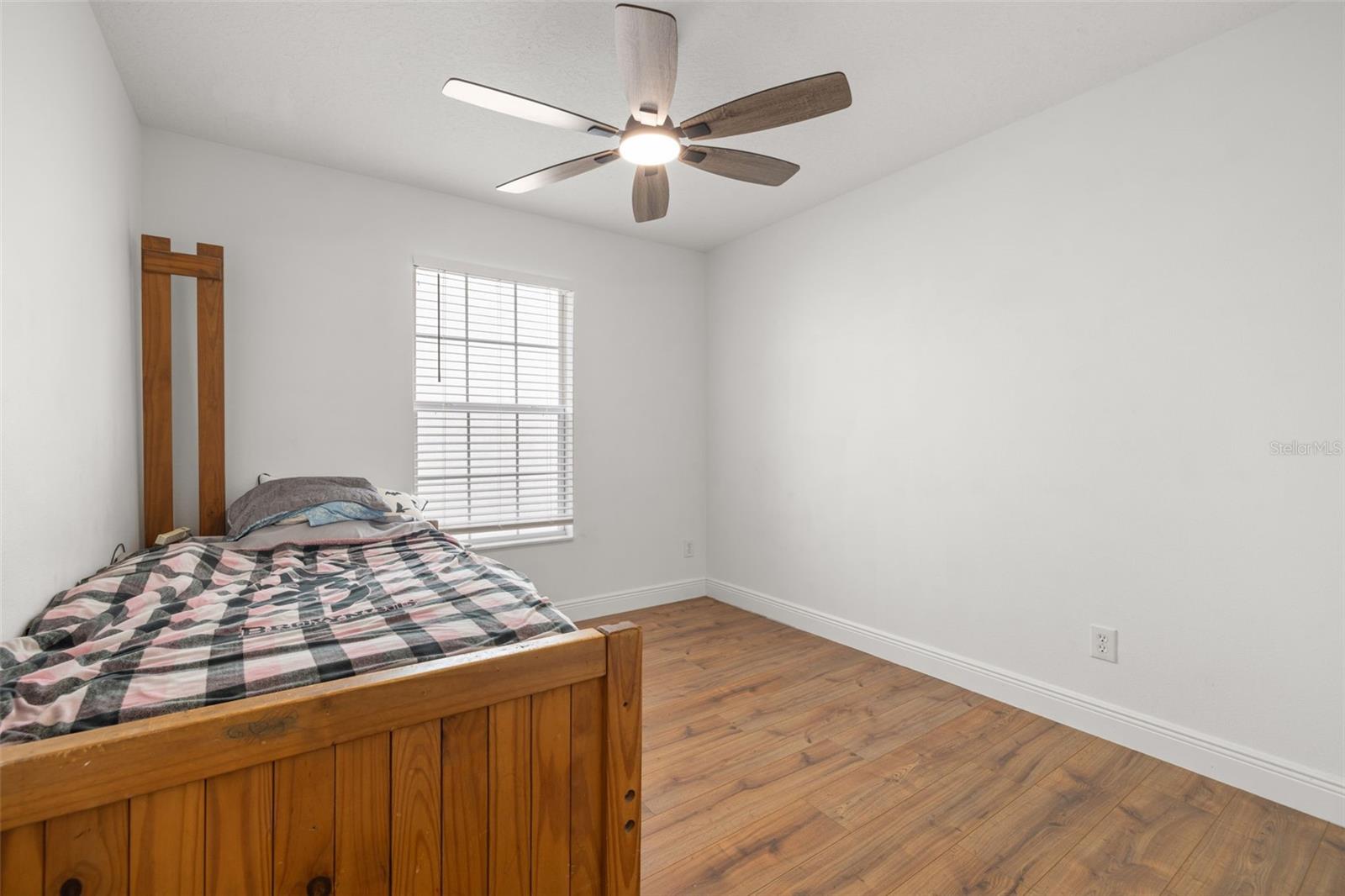 Image 29 of 56 For 5950 Beaconpark Street