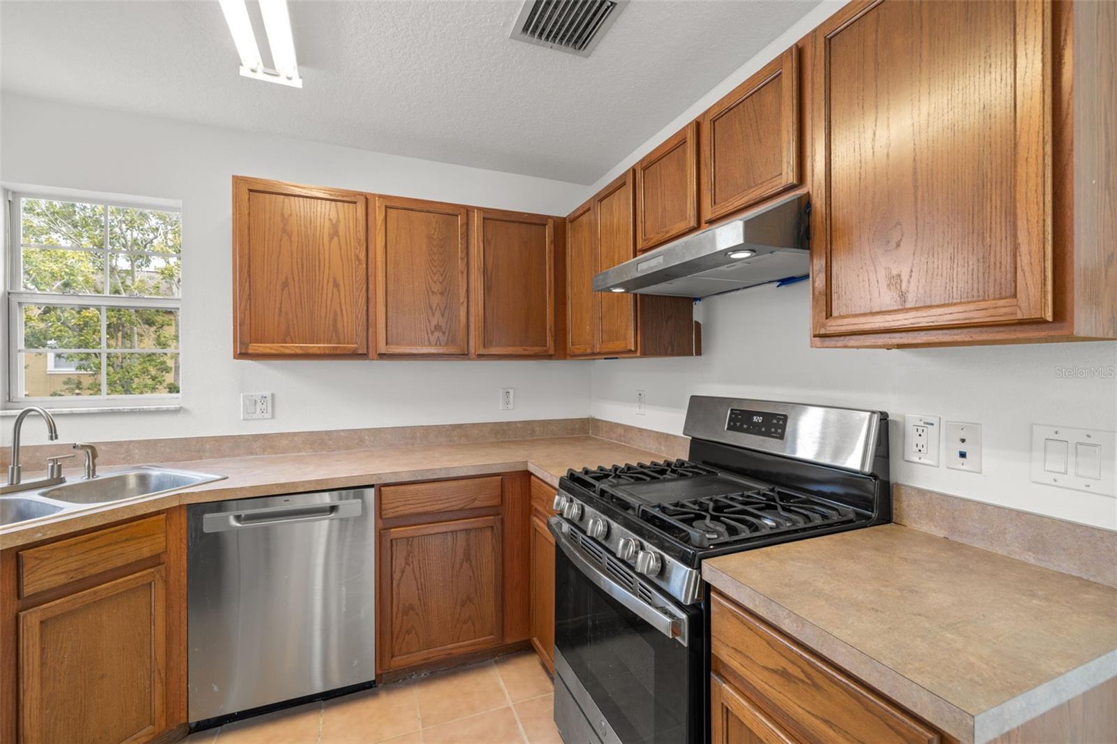 Image 45 of 56 For 5950 Beaconpark Street