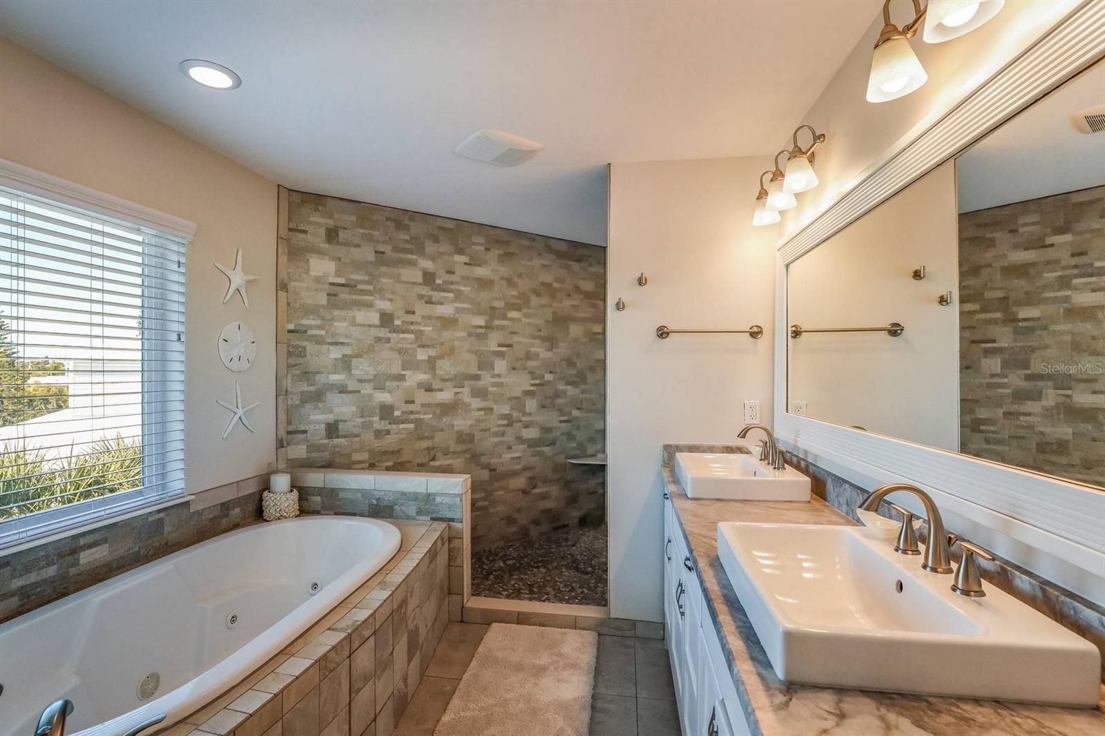 Image 18 of 34 For 505 Bay Boulevard