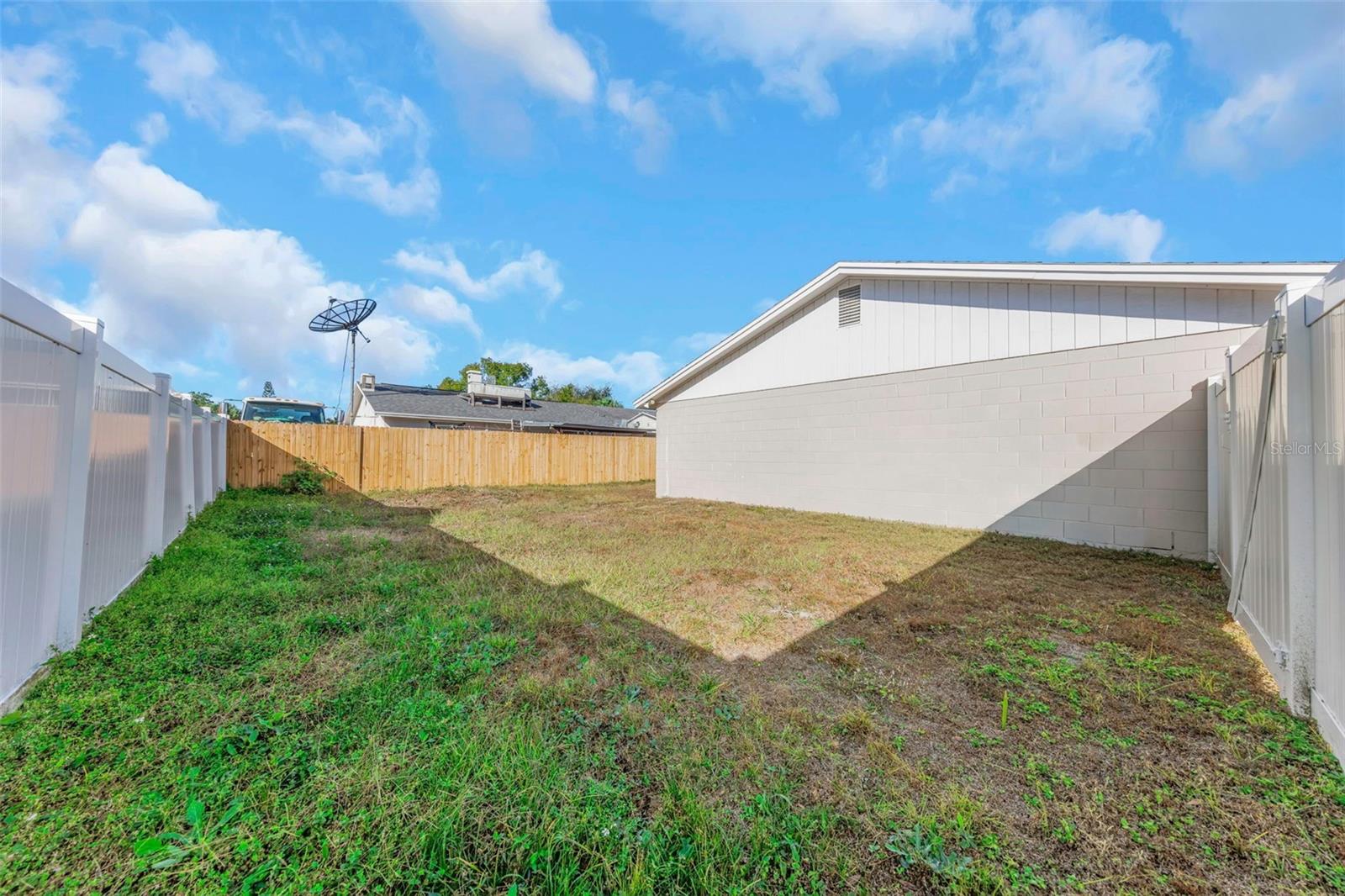 Image 17 of 19 For 8804 Briar Hollow Court