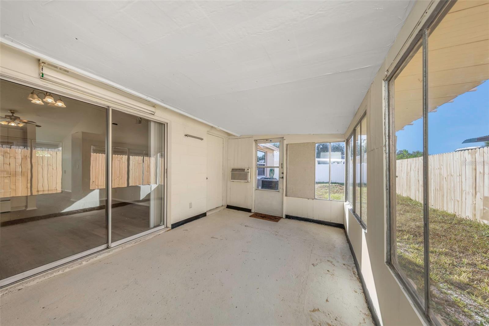 Image 18 of 19 For 8804 Briar Hollow Court