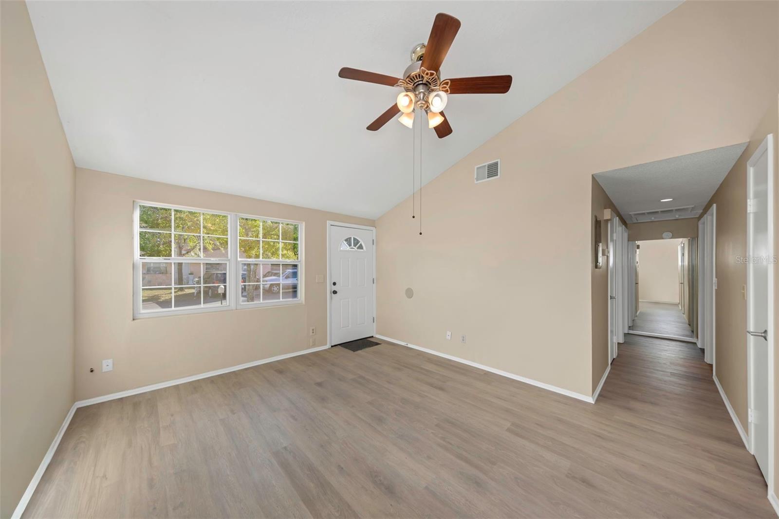 Image 4 of 19 For 8804 Briar Hollow Court