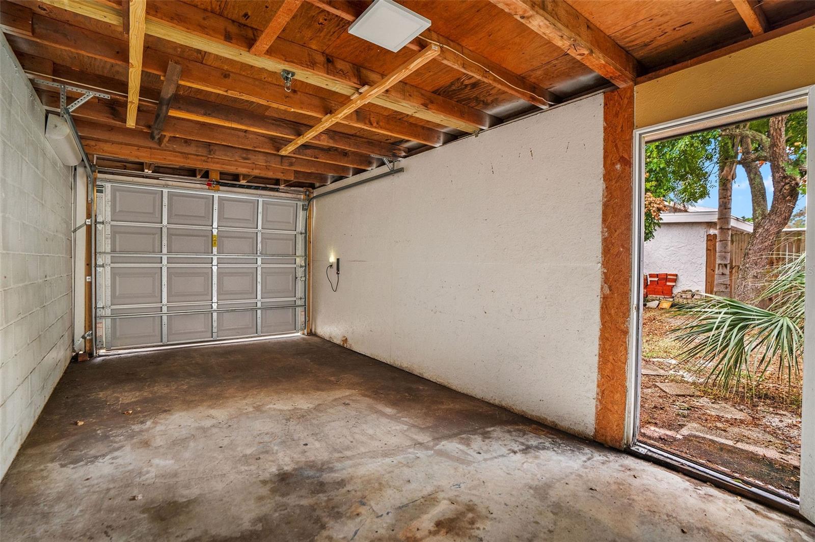 Image 19 of 23 For 2078 Loma Linda Way N