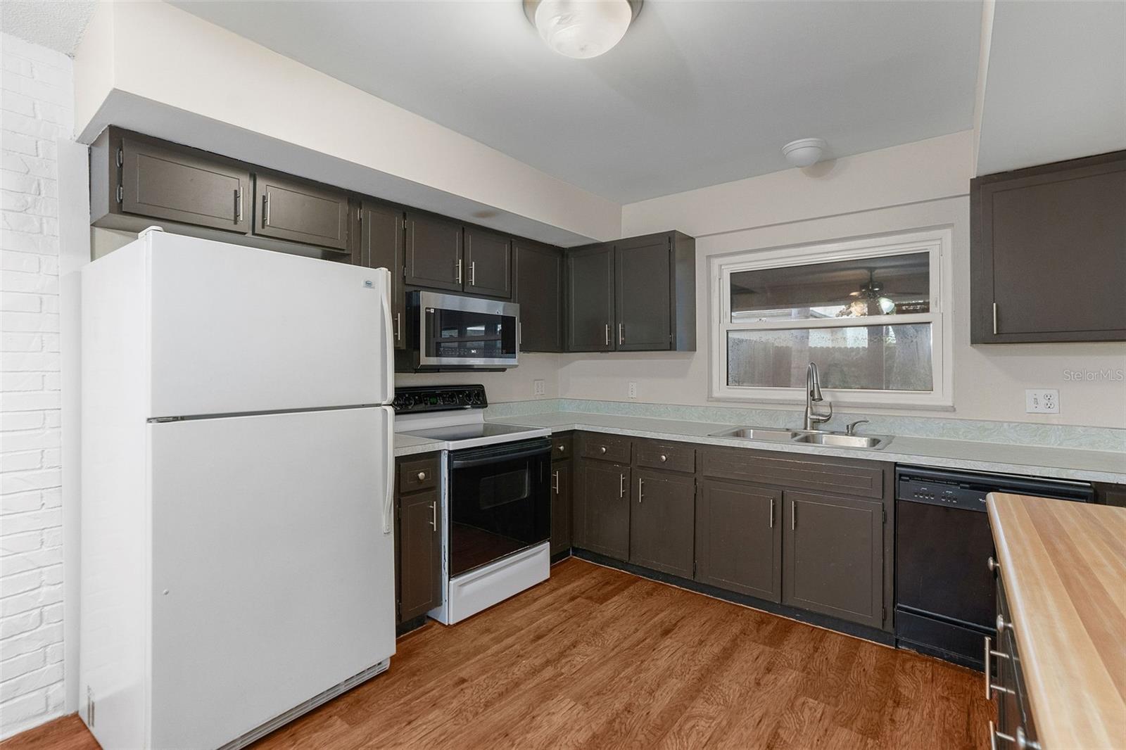 Image 2 of 23 For 2078 Loma Linda Way N