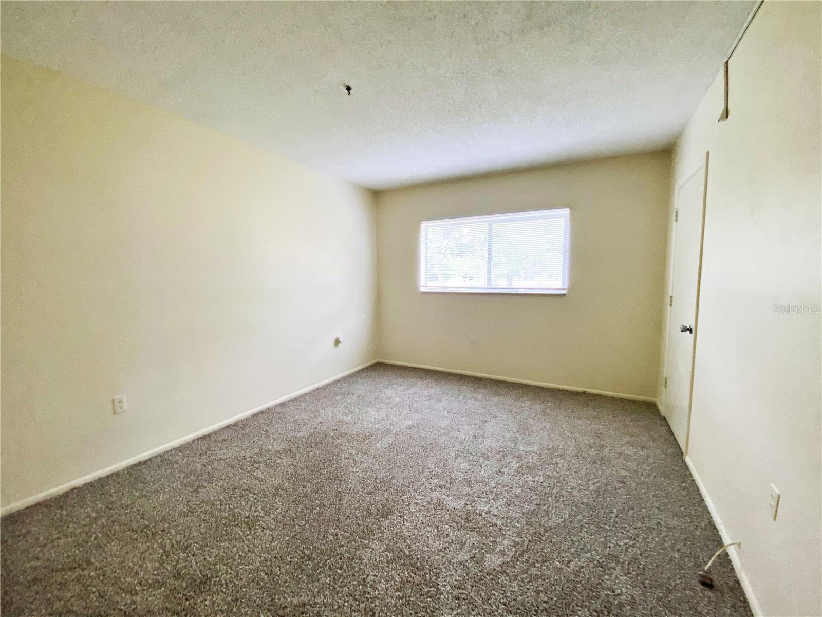 Image 4 of 13 For 2003 Greenbriar Boulevard 4