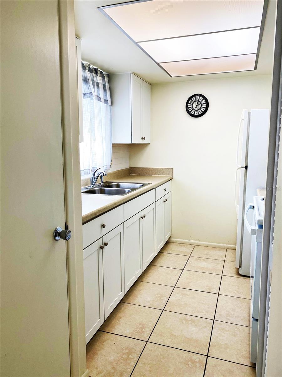 Image 5 of 13 For 2003 Greenbriar Boulevard 4