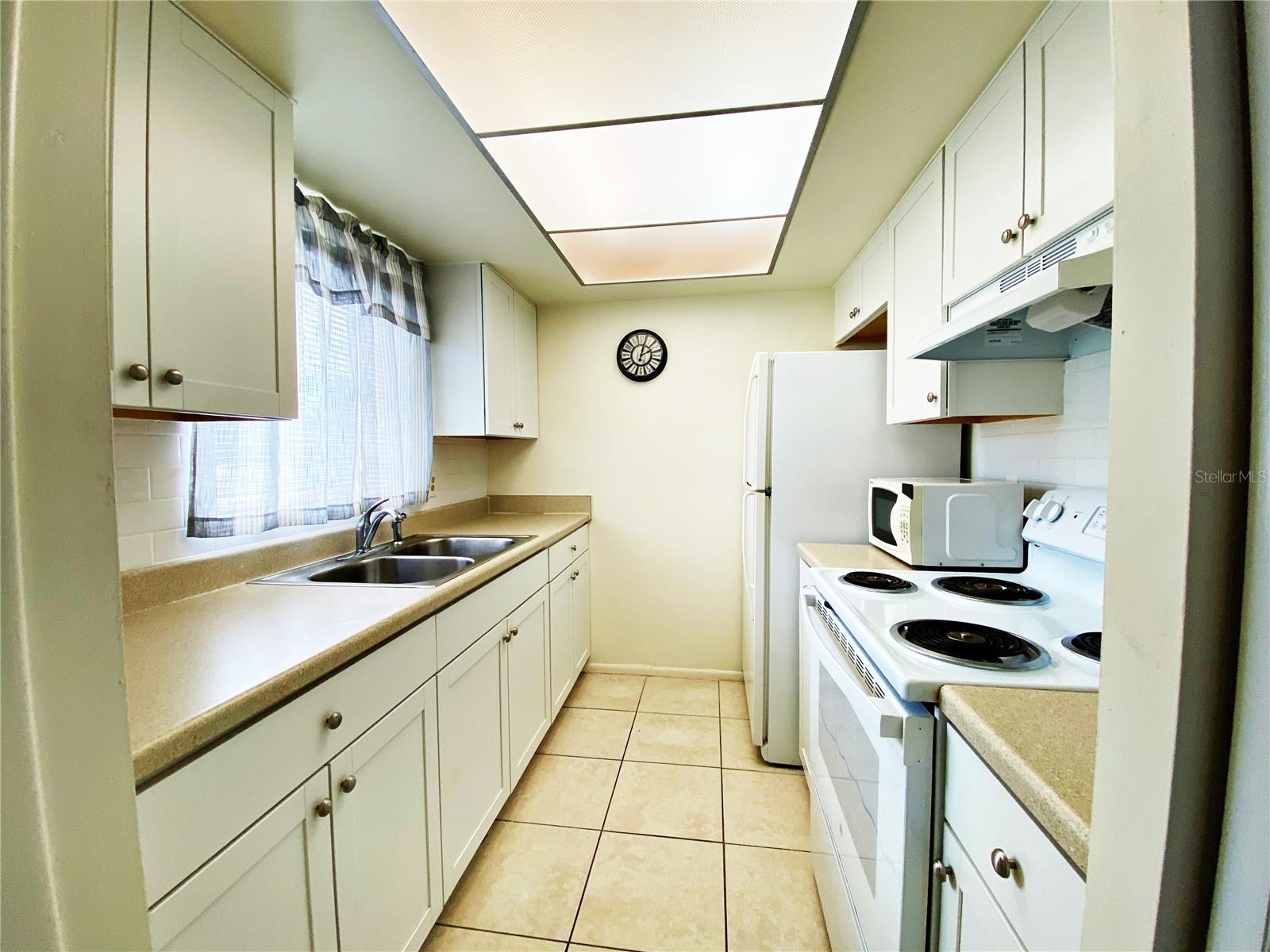 Image 7 of 13 For 2003 Greenbriar Boulevard 4