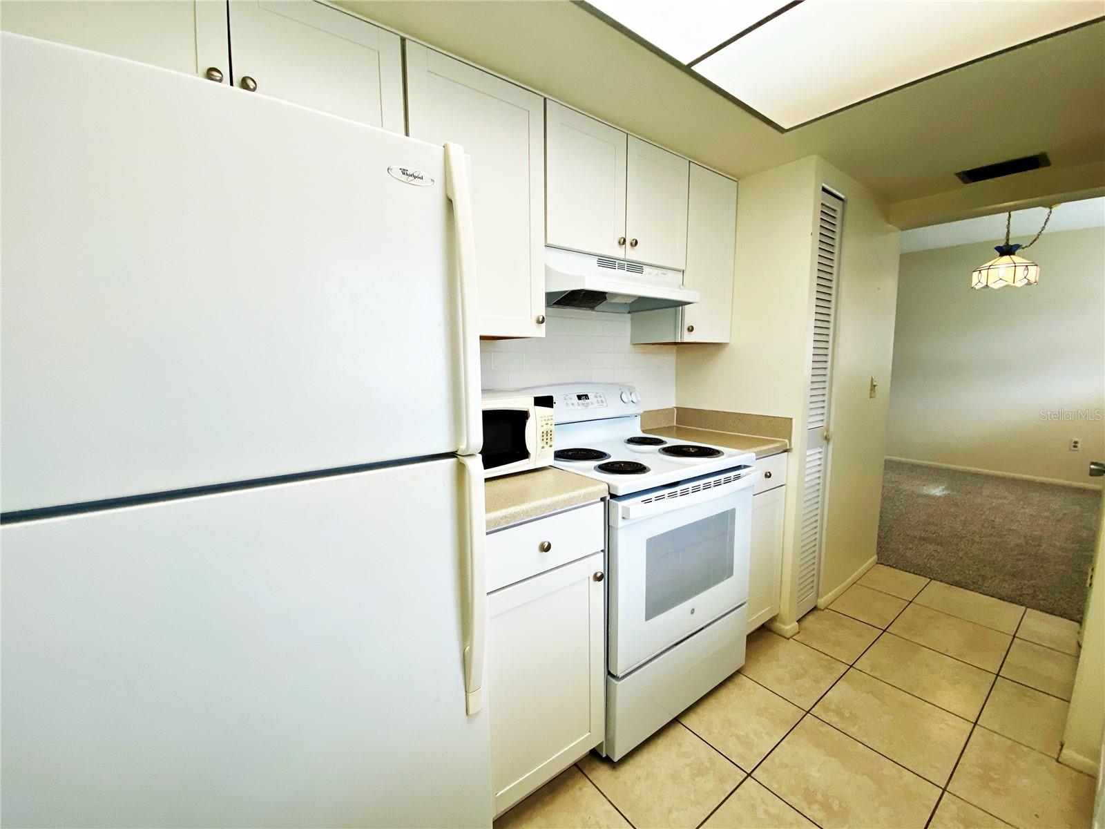 Image 8 of 13 For 2003 Greenbriar Boulevard 4