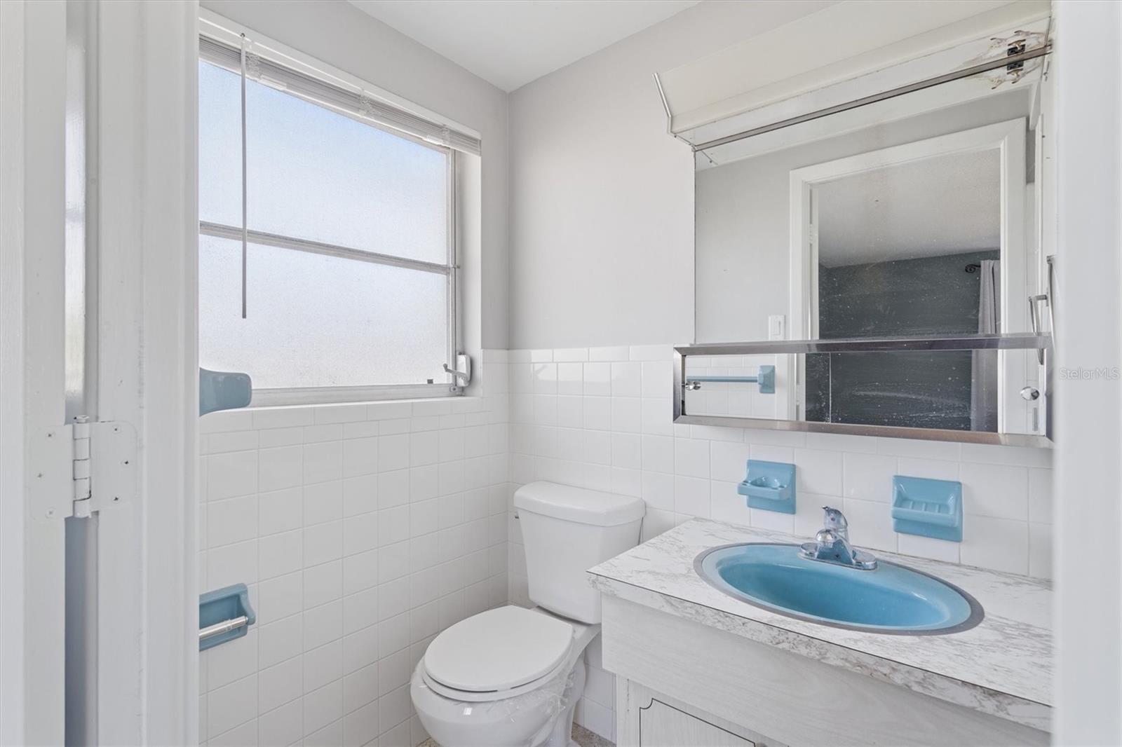 Listing photo id 16 for 7608 Redcoat Avenue