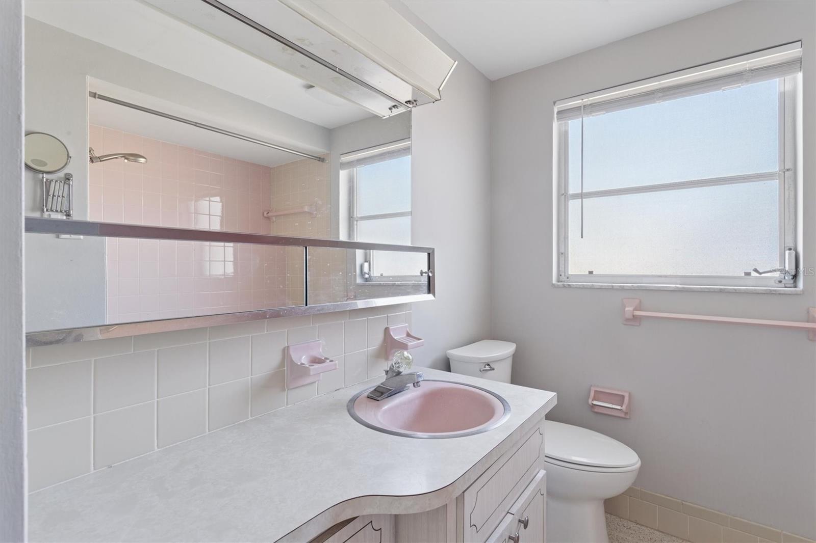 Listing photo id 18 for 7608 Redcoat Avenue