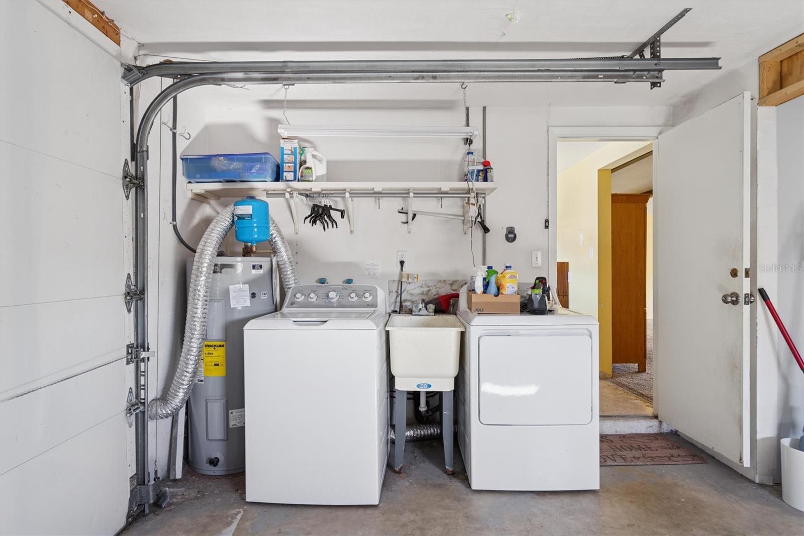 Listing photo id 21 for 7608 Redcoat Avenue