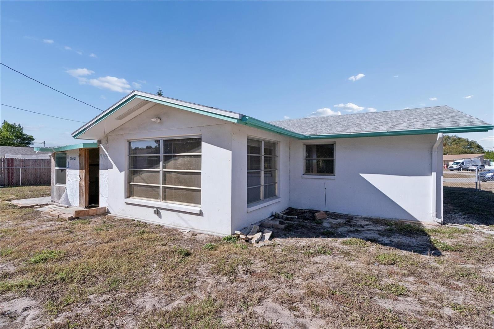 Listing photo id 25 for 7608 Redcoat Avenue