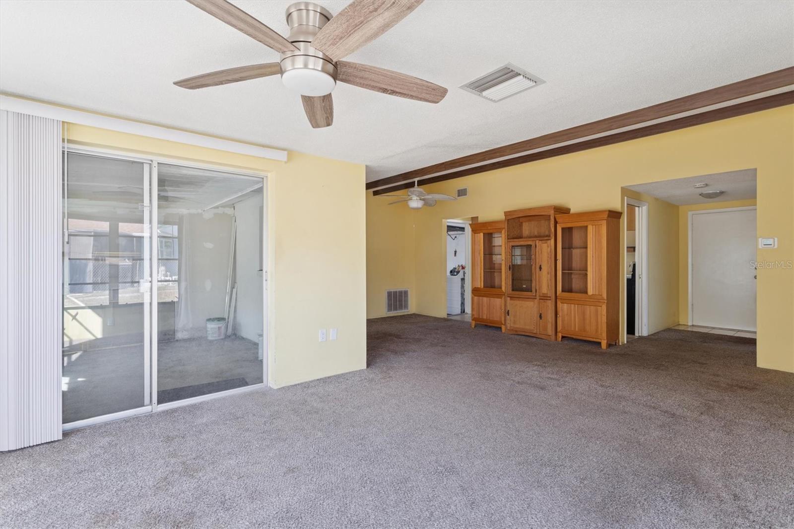 Listing photo id 7 for 7608 Redcoat Avenue