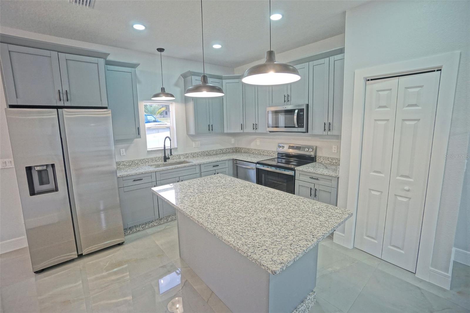 Image 12 of 39 For 726 12th Street