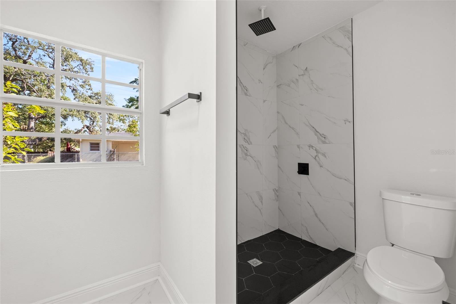 Image 12 of 26 For 2220 Davis Street