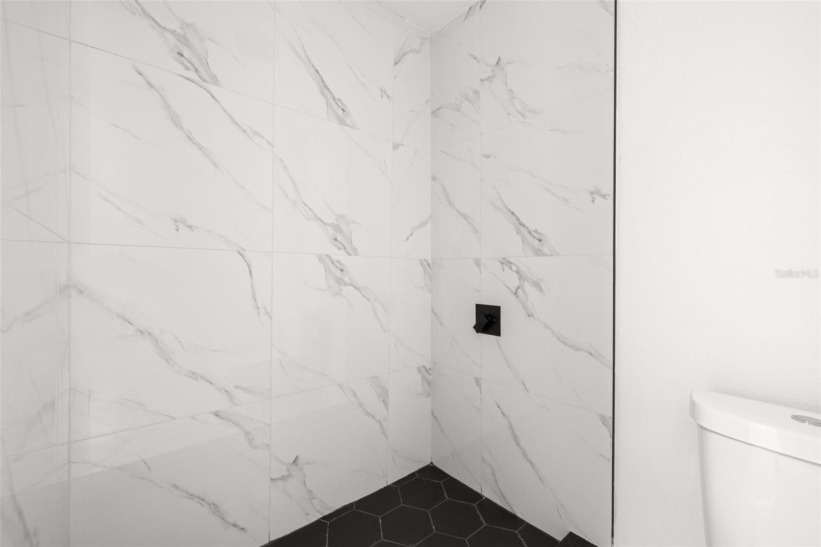 Image 13 of 26 For 2220 Davis Street