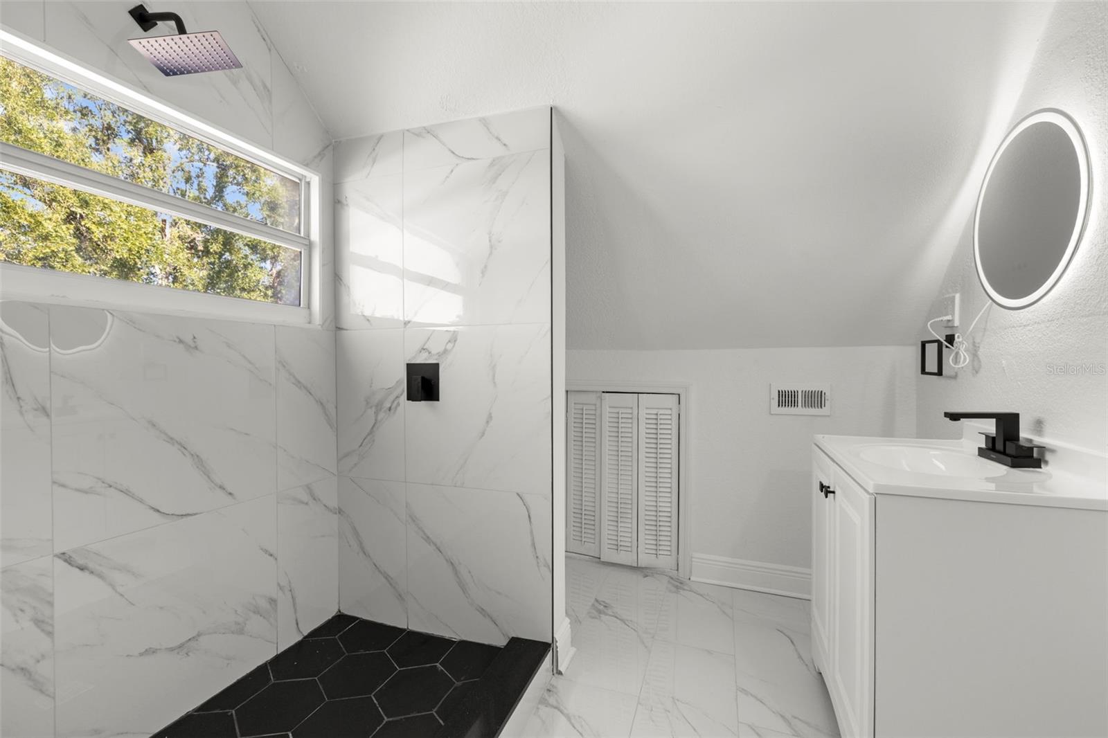 Image 17 of 26 For 2220 Davis Street