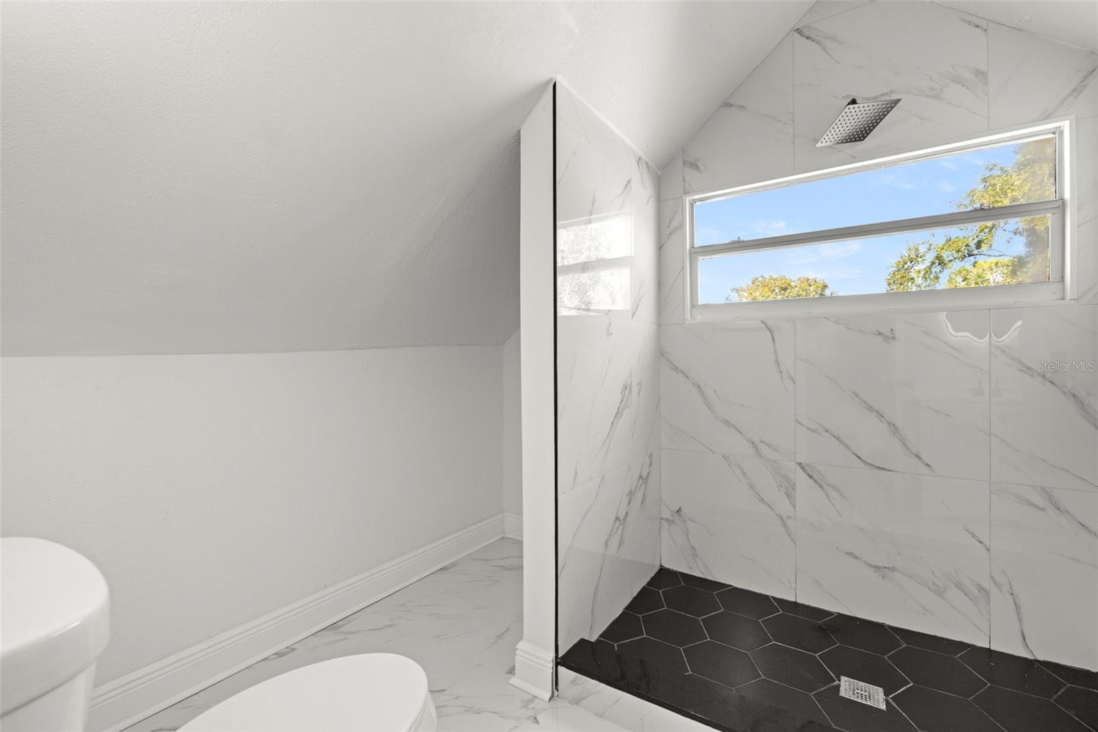 Image 18 of 26 For 2220 Davis Street