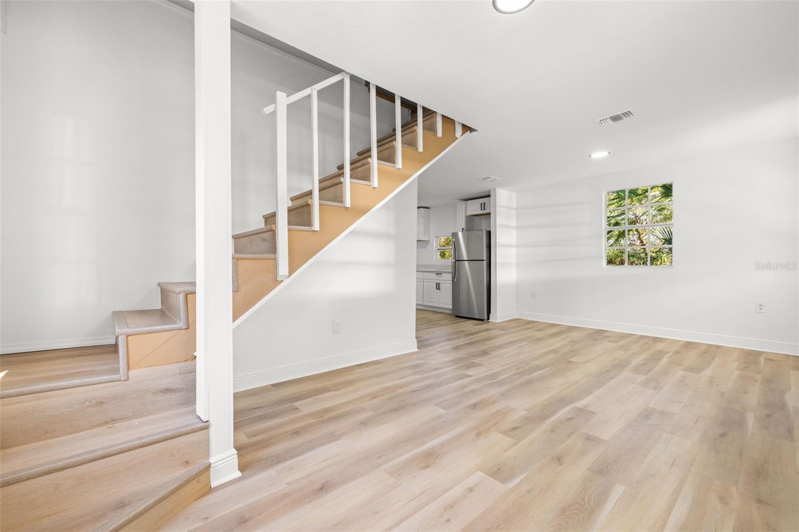 Image 4 of 26 For 2220 Davis Street