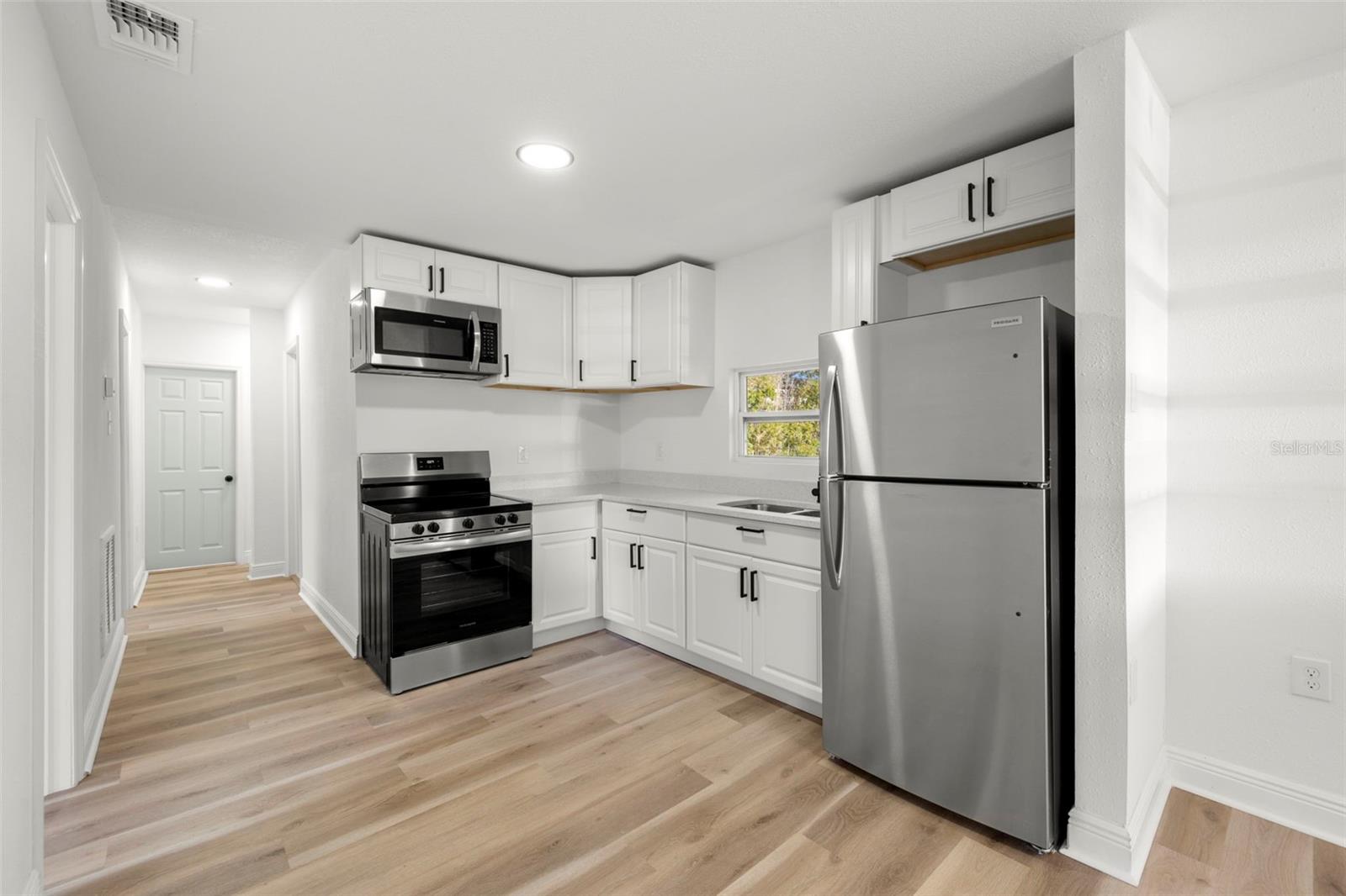 Image 6 of 26 For 2220 Davis Street