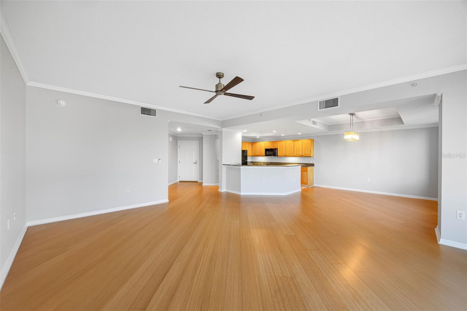 Image 11 of 38 For 371 Channelside Walk Way 603