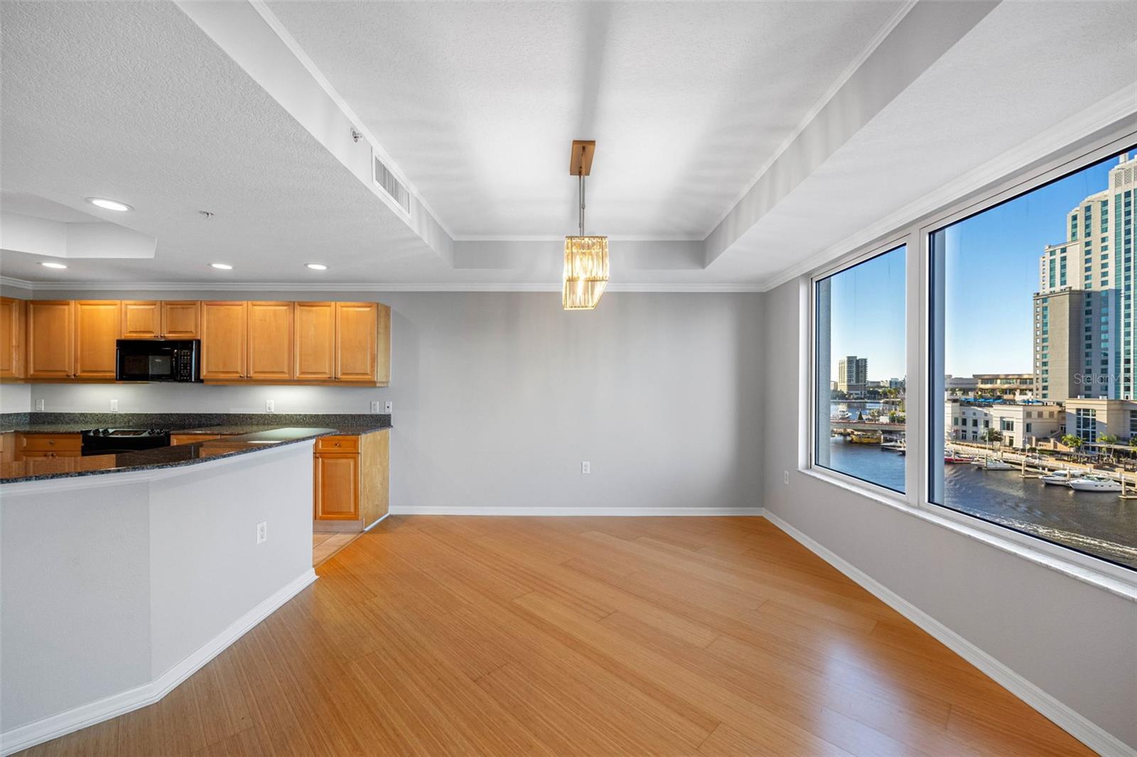 Image 14 of 38 For 371 Channelside Walk Way 603