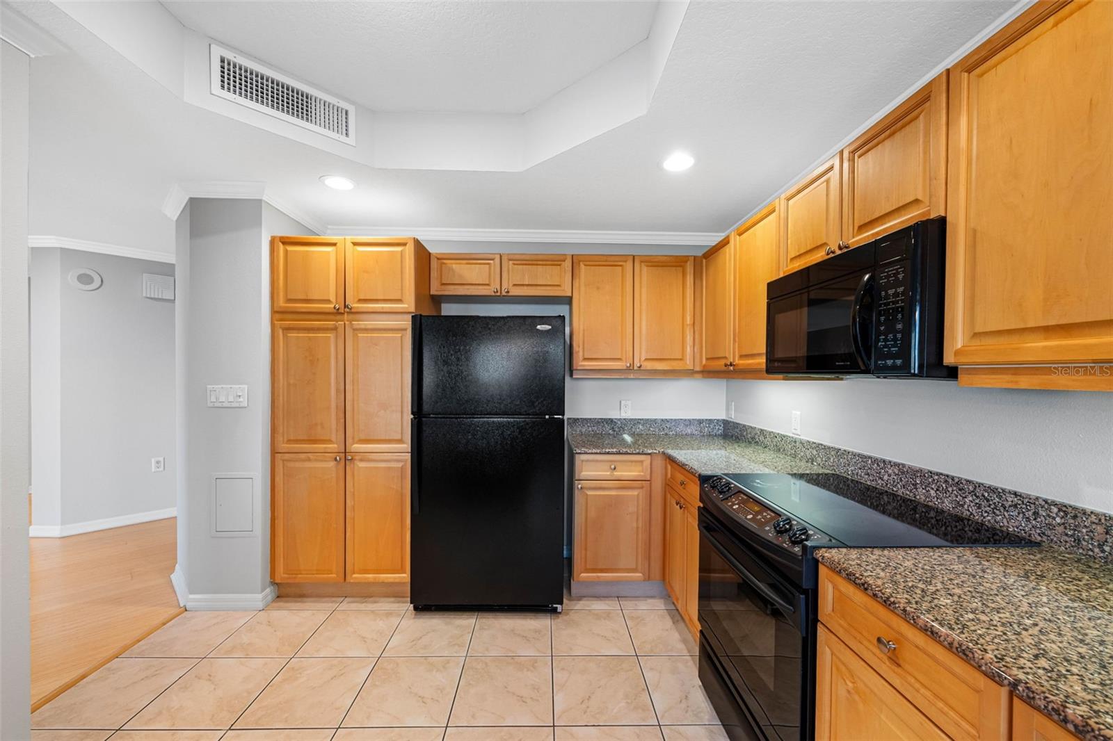 Image 18 of 38 For 371 Channelside Walk Way 603