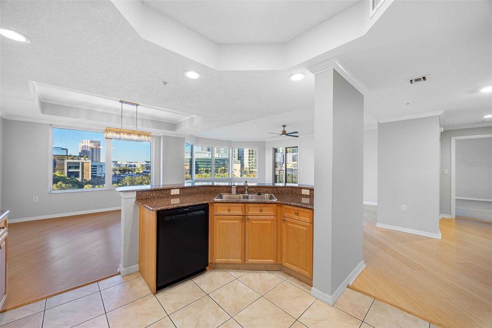 Image 20 of 38 For 371 Channelside Walk Way 603