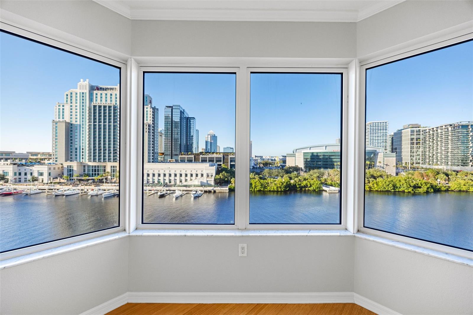 Image 25 of 38 For 371 Channelside Walk Way 603