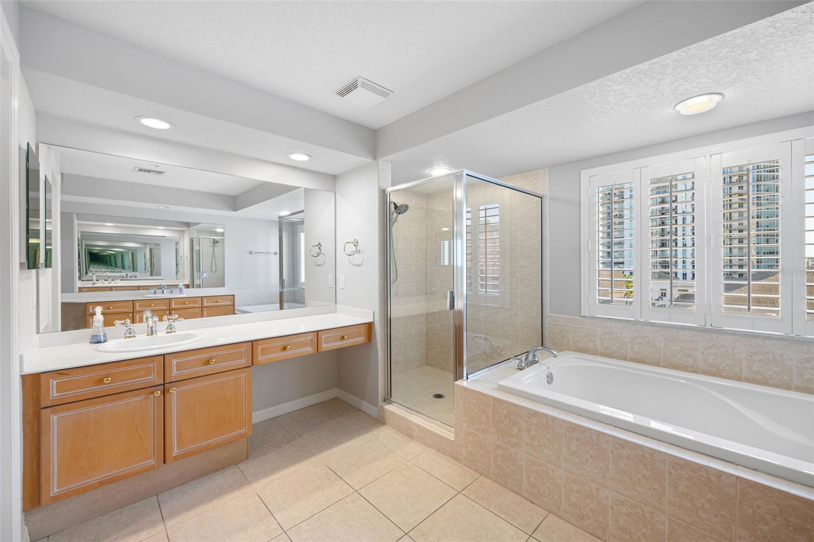 Image 27 of 38 For 371 Channelside Walk Way 603