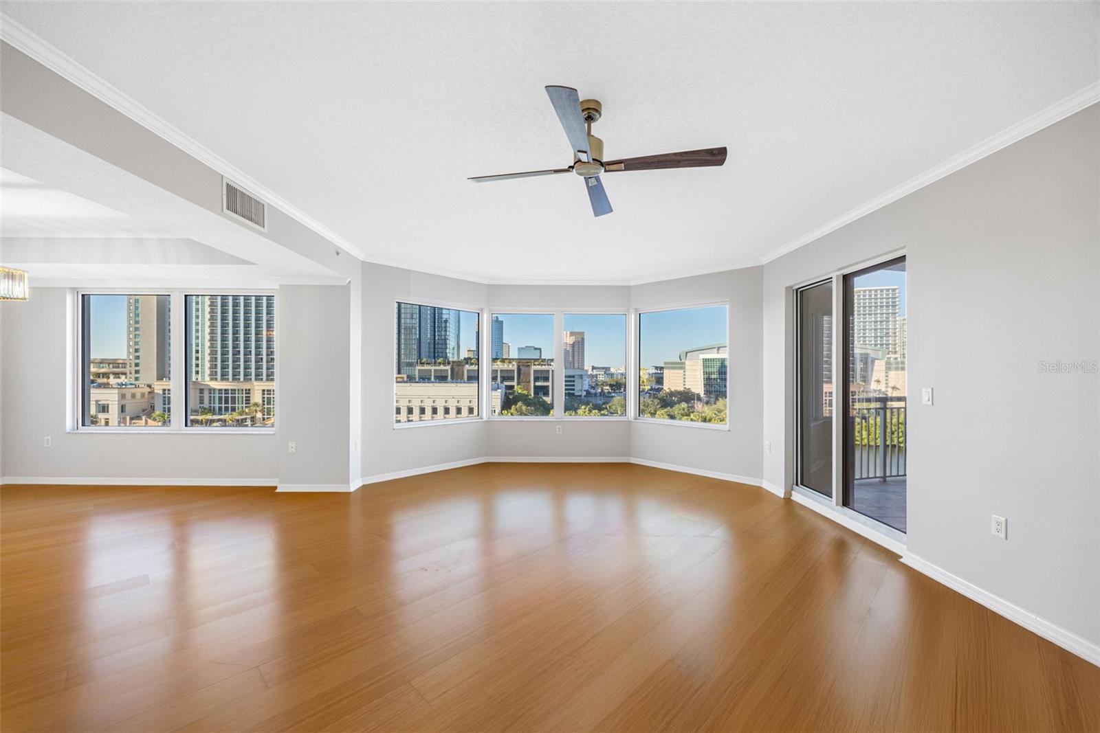 Image 3 of 38 For 371 Channelside Walk Way 603