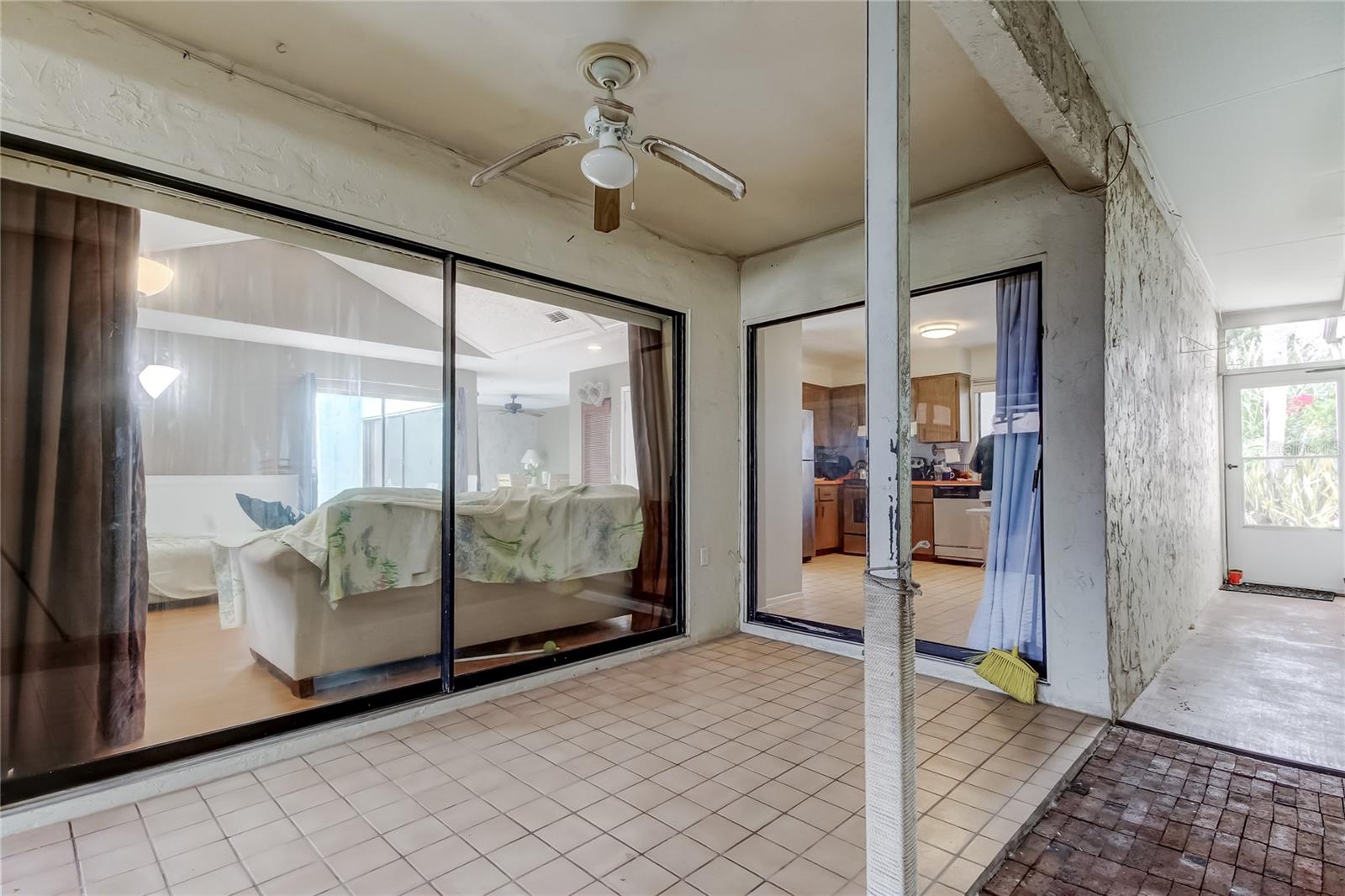 Image 34 of 41 For 4548 Somerset Place