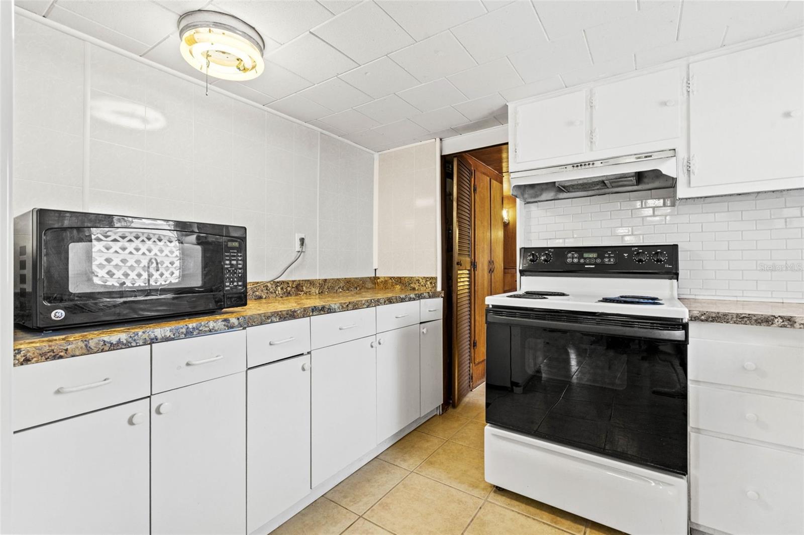 Listing photo id 8 for 4851 Gandy Boulevard B2l25