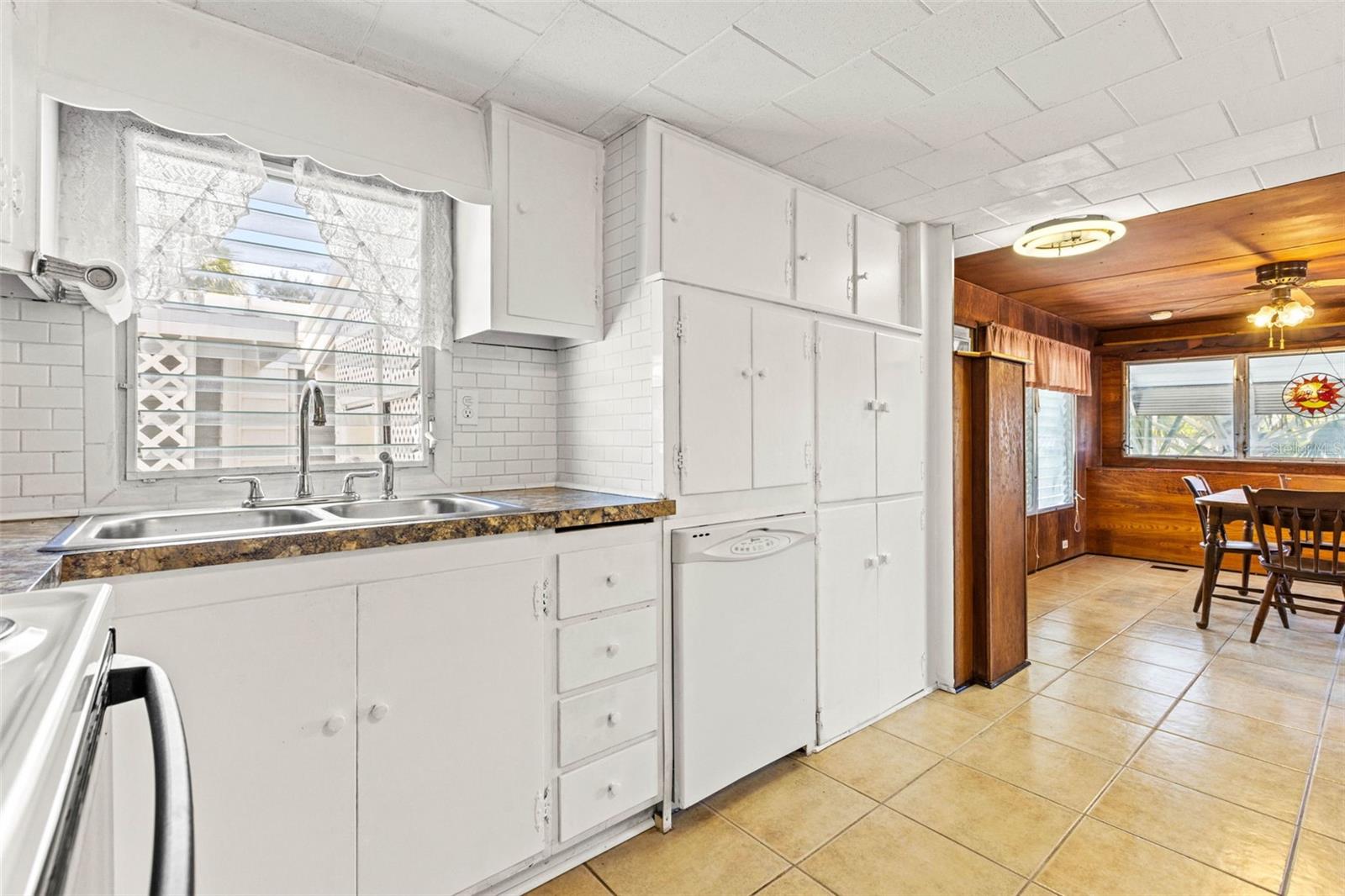 Listing photo id 9 for 4851 Gandy Boulevard B2l25