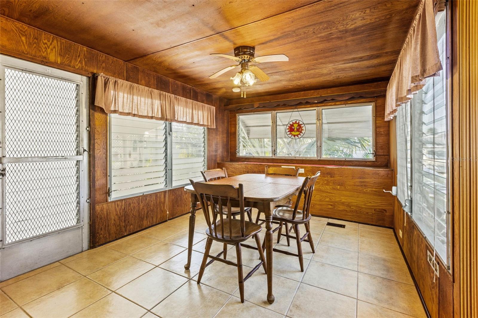 Listing photo id 10 for 4851 Gandy Boulevard B2l25