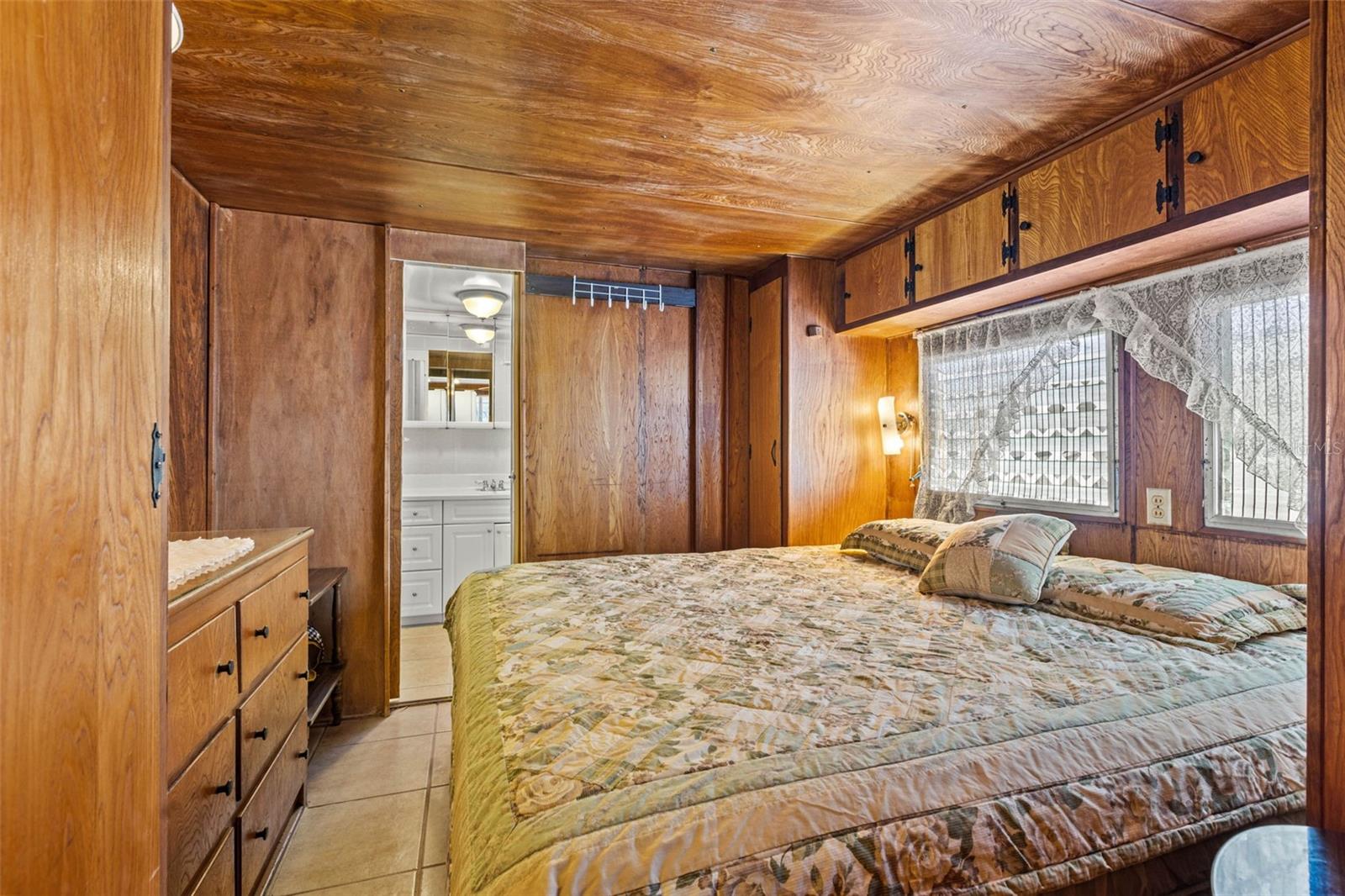 Listing photo id 12 for 4851 Gandy Boulevard B2l25