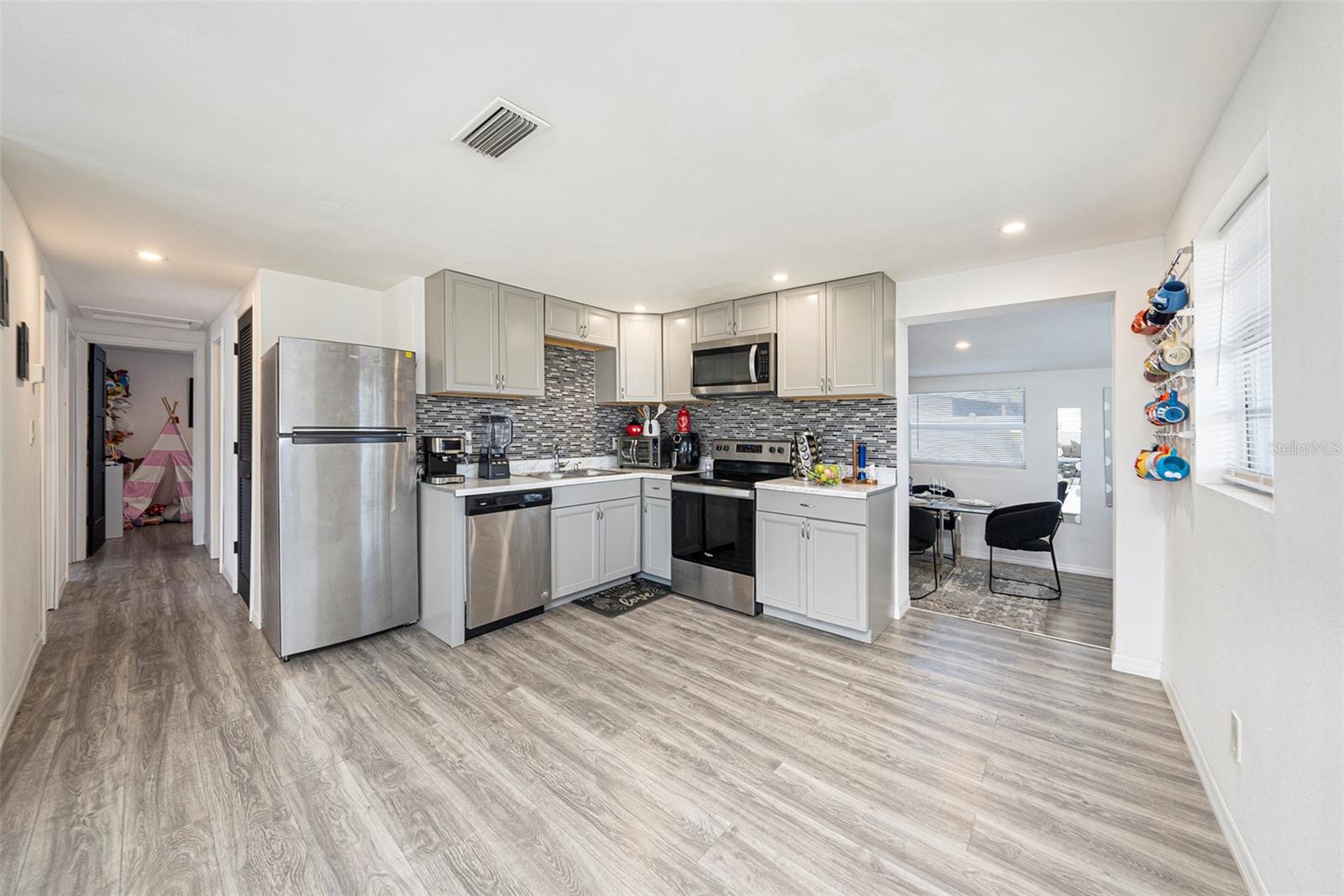 Image 11 of 27 For 4521 North Street