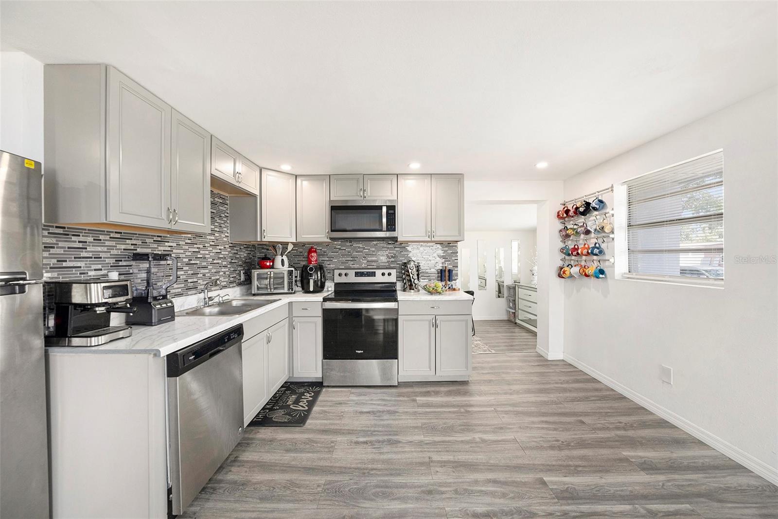 Image 14 of 27 For 4521 North Street