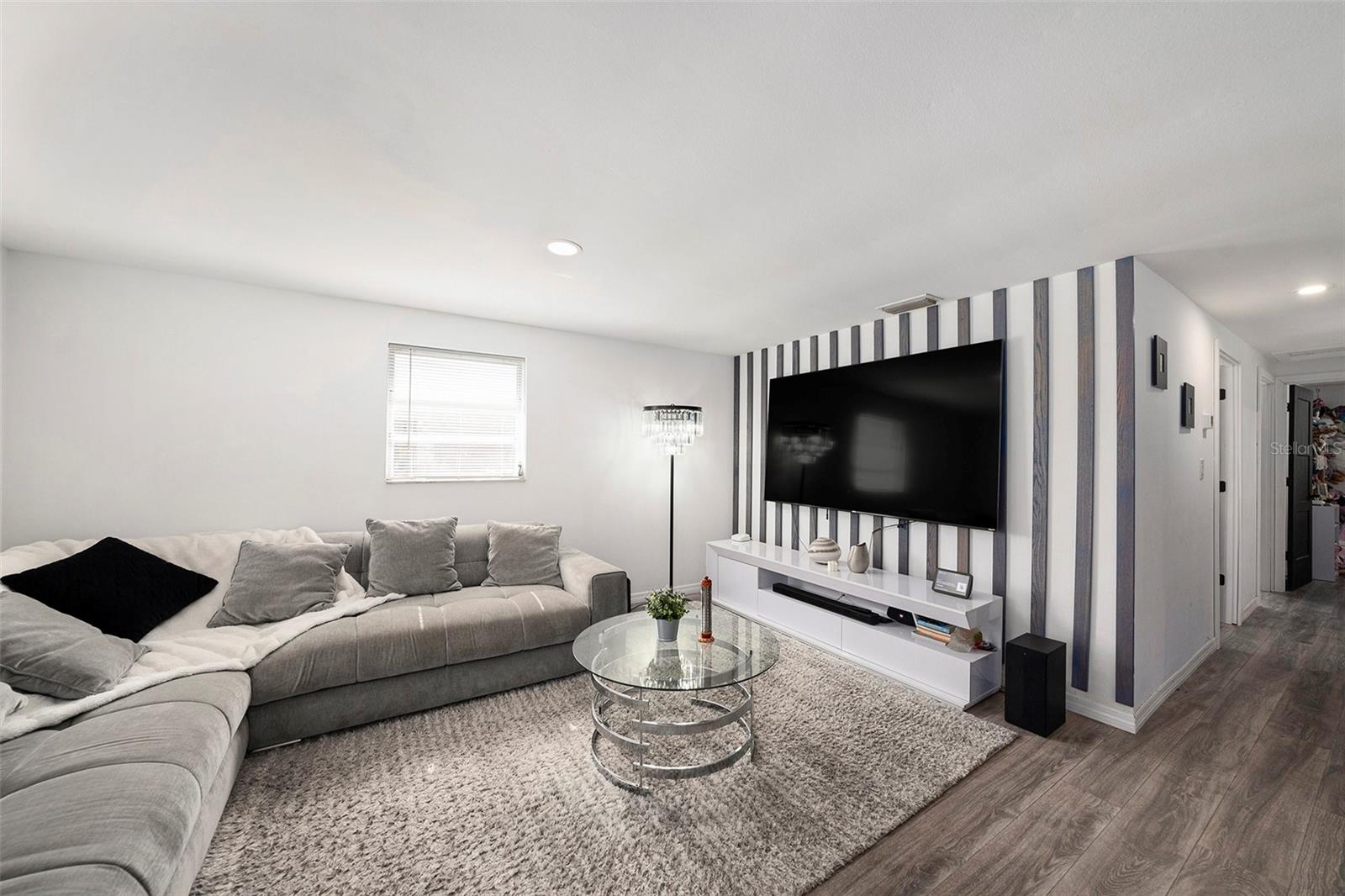 Image 4 of 27 For 4521 North Street